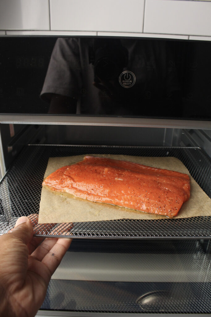 Air fryer healthy salmon in the air fryer 